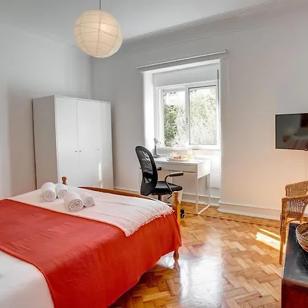 Family Tailor Made Flat In Areeiro 아파트 리스본