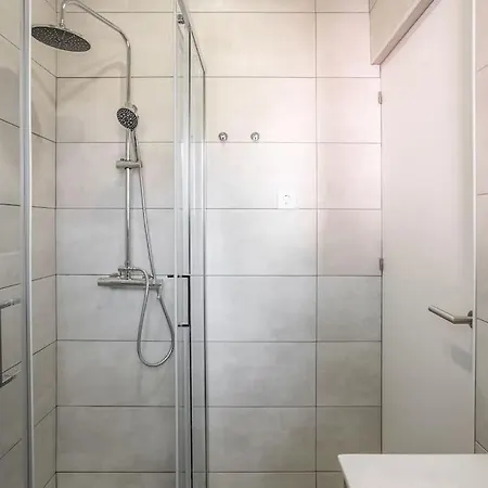Family Tailor Made Flat In Areeiro 아파트 *