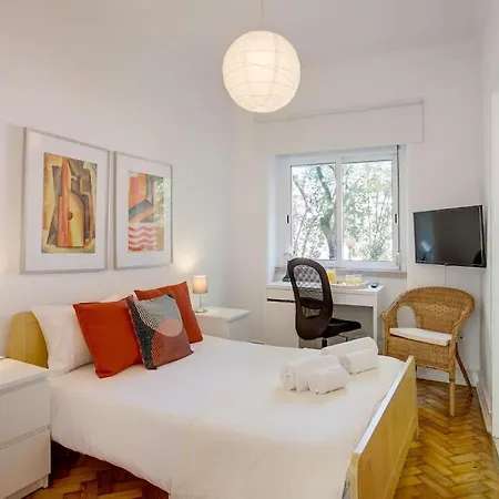 Family Tailor Made Flat In Areeiro Lisboa