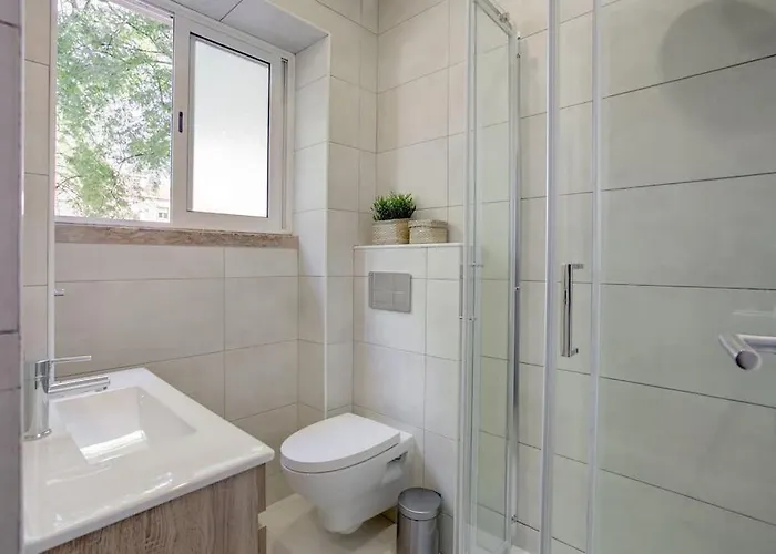 Family Tailor Made Flat In Areeiro