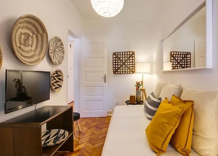 Family Tailor Made Flat In Areeiro