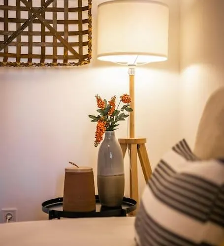 Family Tailor Made Flat In Areeiro Lisbona