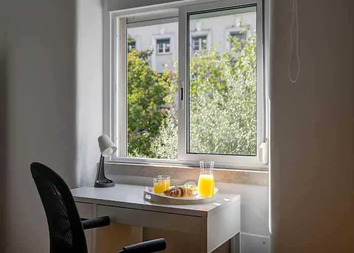 Family Tailor Made Flat In Areeiro