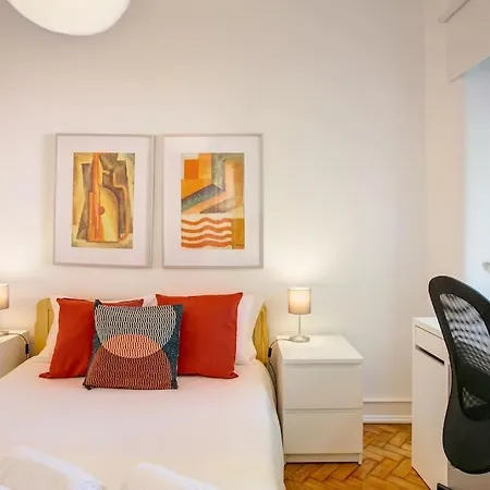 Family Tailor Made Flat In Areeiro * 리스본