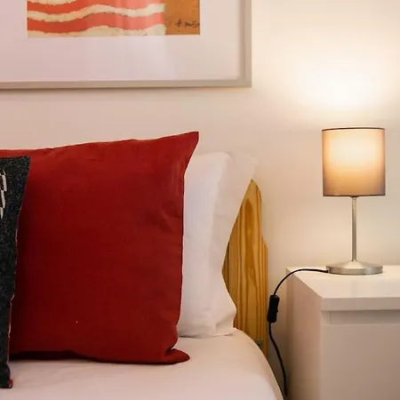 Family Tailor Made Flat In Areeiro 아파트 *