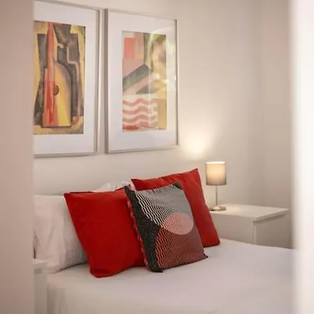 Family Tailor Made Flat In Areeiro