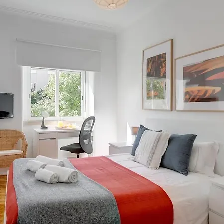 Family Tailor Made Flat In Areeiro Apartmán *