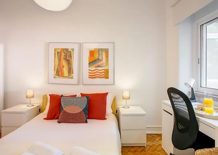 Family Tailor Made Flat In Areeiro * 리스본