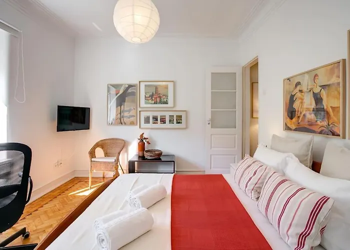 Family Tailor Made Flat In Areeiro * 리스본