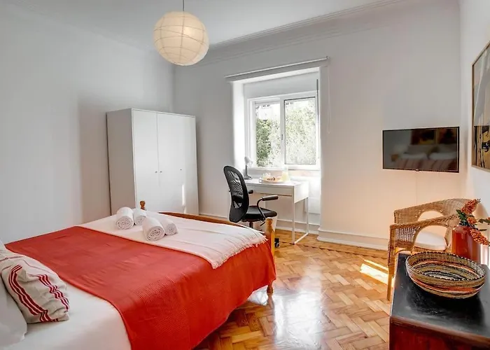 Family Tailor Made Flat In Areeiro 아파트 리스본