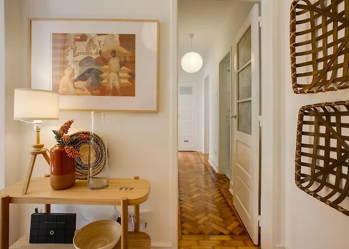 Family Tailor Made Flat In Areeiro *