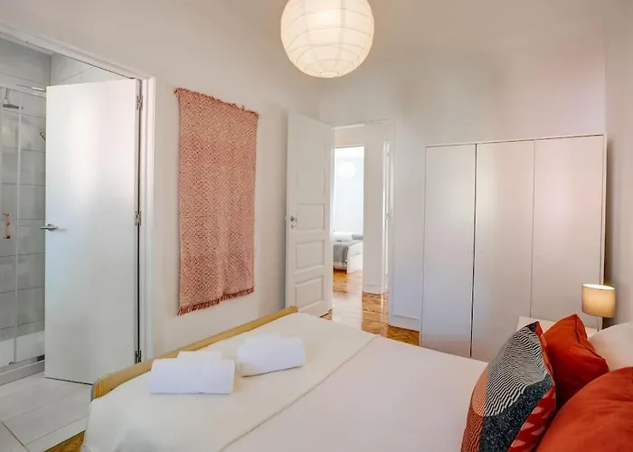 Family Tailor Made Flat In Areeiro 아파트