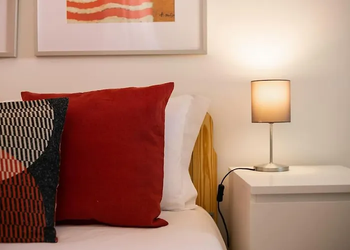 Family Tailor Made Flat In Areeiro 아파트 *