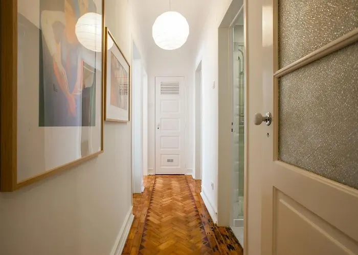 Family Tailor Made Flat In Areeiro *