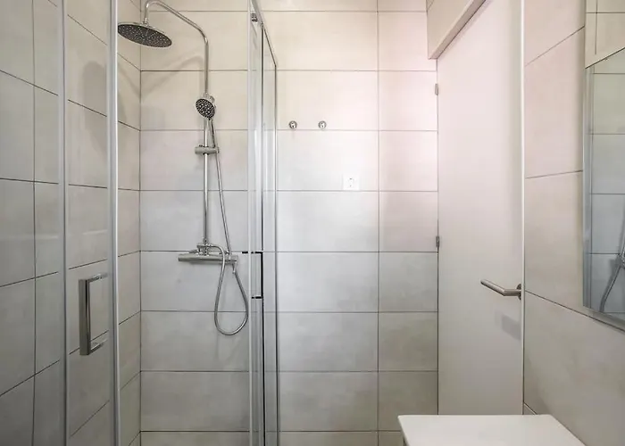 Family Tailor Made Flat In Areeiro 아파트 *