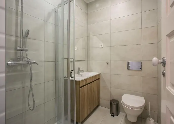Family Tailor Made Flat In Areeiro 아파트 *