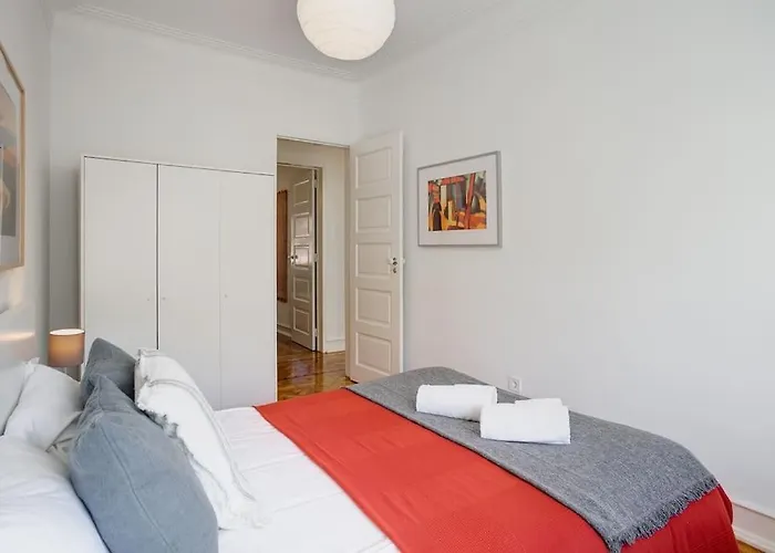 Family Tailor Made Flat In Areeiro 아파트 리스본