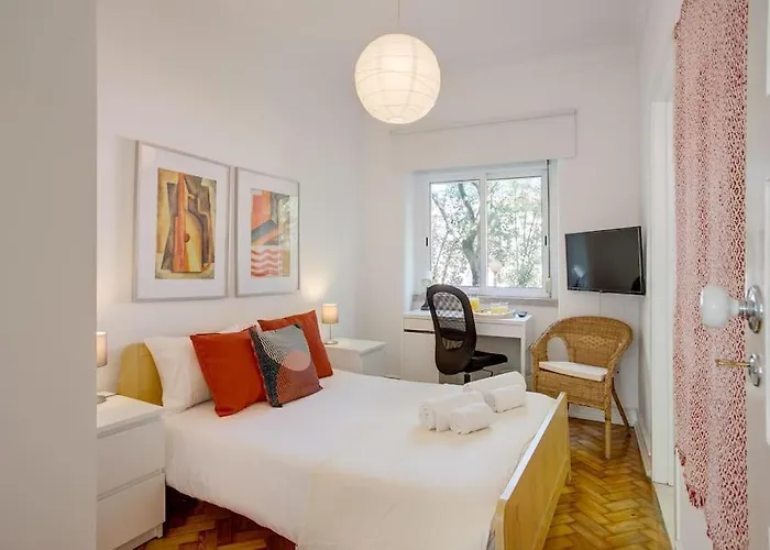 Family Tailor Made Flat In Areeiro 리스본